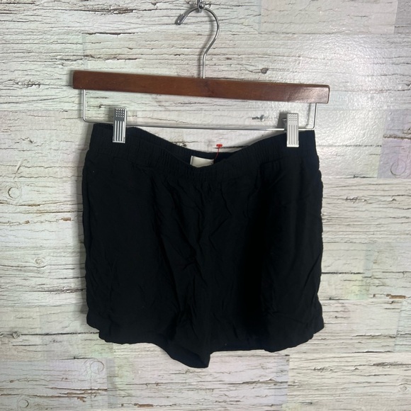 Aritzia Wilfred free black rayon shorts size small with pockets - Picture 1 of 6
